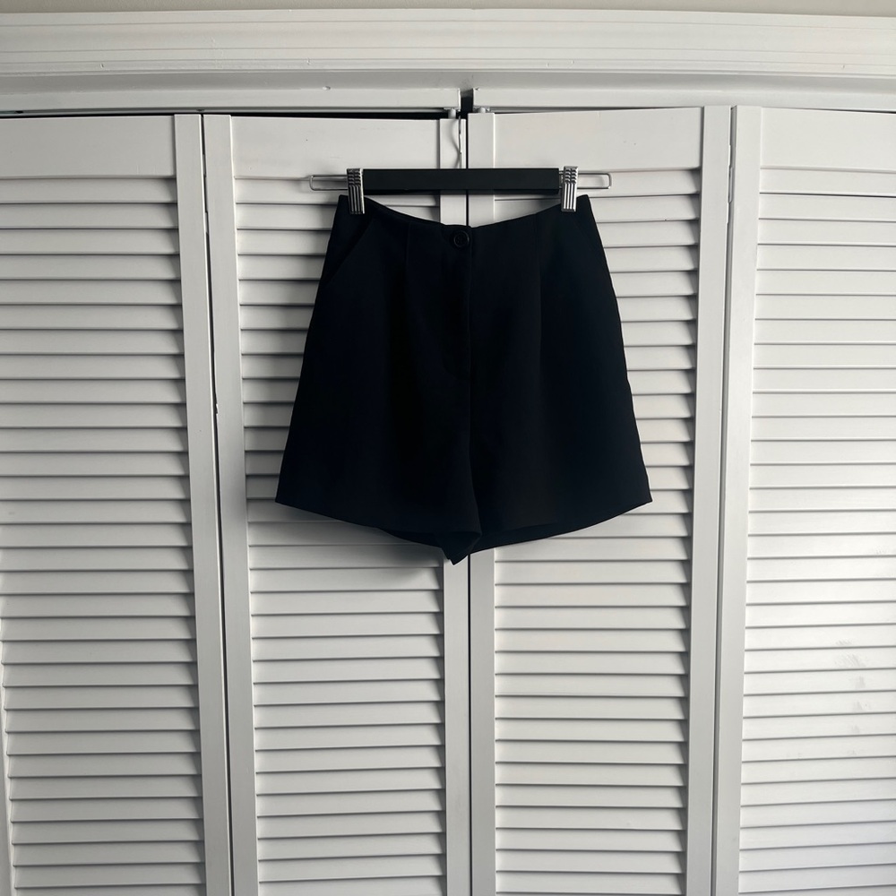 Aritzia Black High-Waist Tailored Shorts